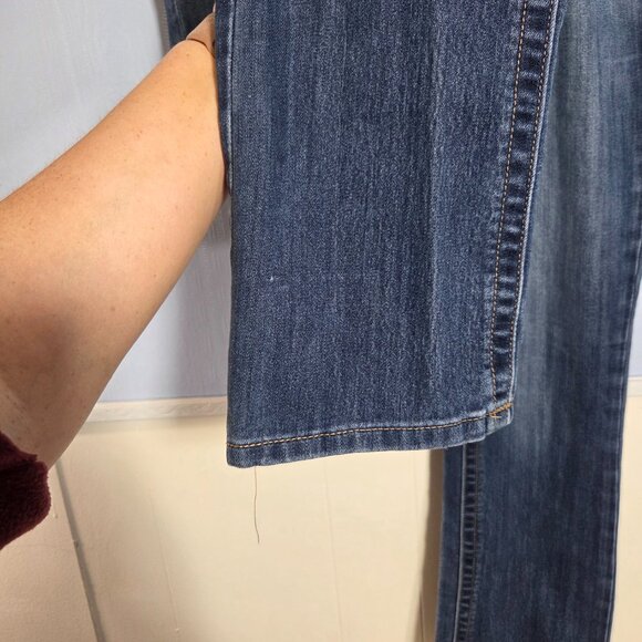 Maurices Size 8 Regular Medium Wash Denim Blue Straight Leg Jeans - Picture 4 of 11